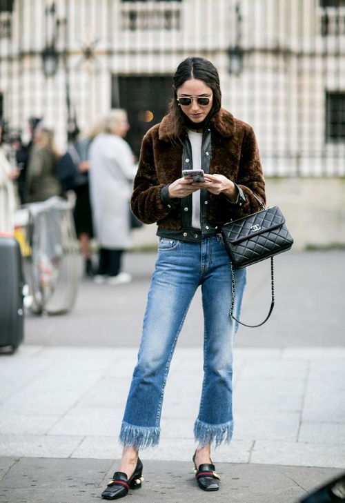 超模gigi说,这个年头,穿不正经的牛仔裤才时髦呢