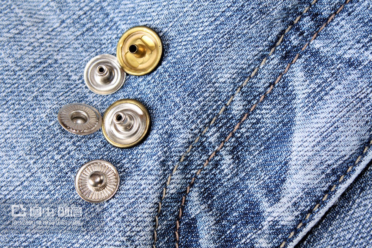 牛仔裤：从工装到时尚符号的演变