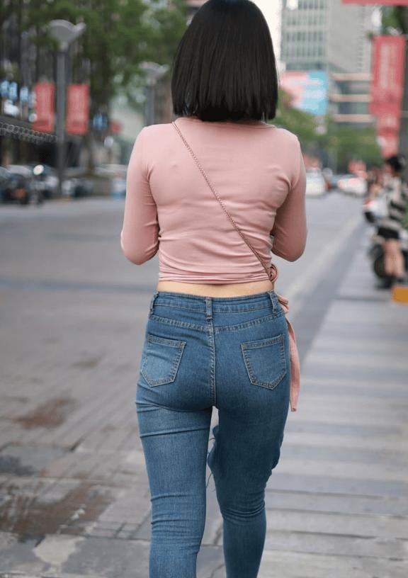 破洞牛仔裤与马丁靴 街头时尚的个性宣言